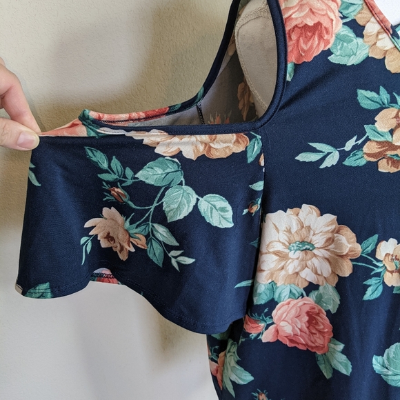 Impulsive Navy Blue Cold Shoulder Shirt 3X - Picture 2 of 9